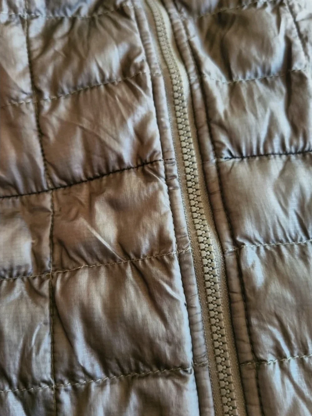 The North Face Men's L Lightweight Quilted Jacket in Olive Green